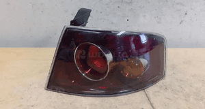 Seat ibiza iii 3 6L lampa tył tylna prawa w błotnik 1