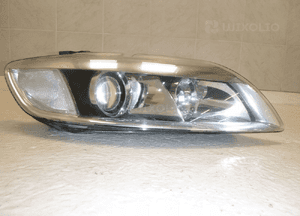Audi Q7 lampa przód prawa przednia 9 pin xenon 4