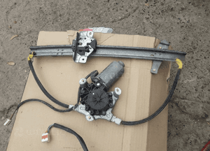 Mazda 323f 323 BJ 98-03  Podnośnik szyby mechanizm Prawy  przód 2