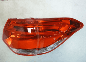 Citroen C4 2 ii sedan lampa prawy tył prawa 5 pin 2