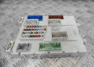 VOLVO V40 D3 014R SKRZYNKA MODUŁ BEZPIECZNIKÓW 31394964 1