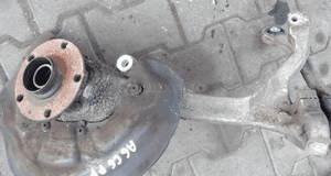 Audi A6 C6  3.2 FSI zwrotnica piasta przód przednia prawa 4