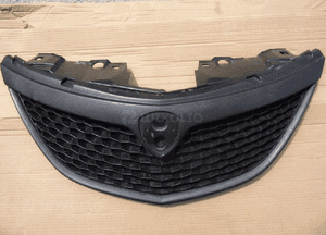 Lancia ypsilon 15- atrapa grill carbon 1