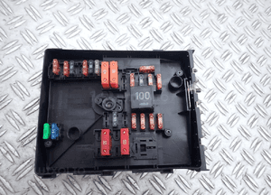 SKRZYNKA BEZPIECZNIKÓW VW TIGUAN 1K0937808E RADOM 1