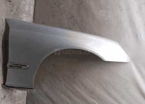 Błotnik mercedes W203 prawy przód przedni srebrny  C744 1