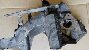 VW Crafter 2.5 TDI łapa mocowanie pompy alternatora 076145167 3