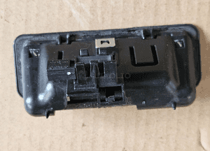 BMW E60 mikrostyk klamka otwierania klapy tył 2