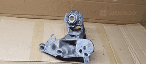 Łapa mocowanie wspornik silnika prawy silnika Skoda Superb I 1.9 TDI 8E0199352F 1