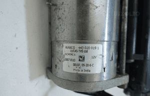 Mercedes c-klasa W205 2014- kompresor zawieszenia A2133200104 7
