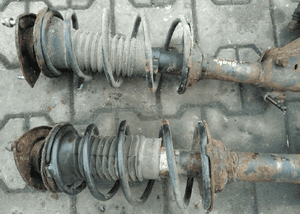 Toyota Yaris I mcpherson prawy lewy 2