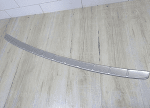 Volvo XC60 ii 17- 31435972 listwa nakładka zderzaka tylna tył chromowa 1