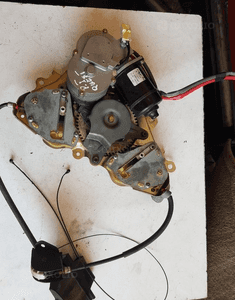mechanizm drzwi przesuwnych nissan quest prawy