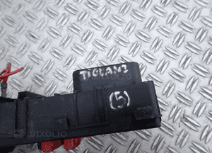 SKRZYNKA BEZPIECZNIKÓW VW TIGUAN 1K0937808E RADOM 4