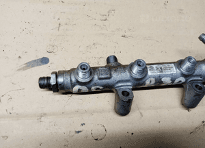 Listwa wtryskowa czujnik Audi Q5 3.0 TDI CTB 057130764AE 059130090CN 3