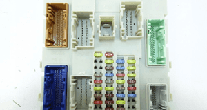 FORD SKRZYNKA BEZPIECZNIKÓW GV6T-14A073-EF 5