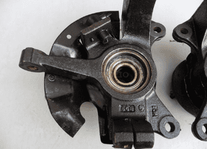 ZWROTNICA PIASTA LEWA KIA CARNIVAL I LIFT 2,9 CRDI ABS 4