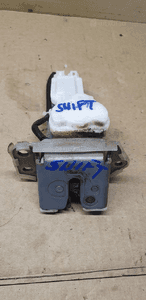 Zamek klapy bagażnika Suzuki Swift IV B6765 1