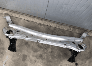 Mercedes E 213 pas przedni okular wzmocnienie łącznik 1