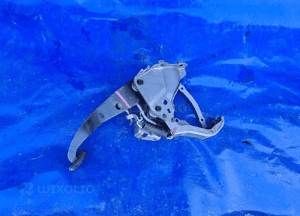 Toyota RAV4 13-18 pedał hamulca 2