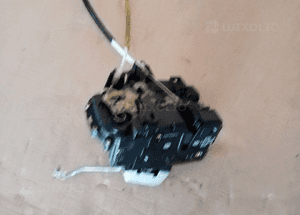 Zamek drzwi lewy tył tylny Audi A6 C5 4B0839015G 4