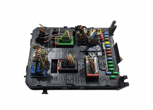 Moduł bsi skrzynka bezpieczników citroen C5 iii BSI04EV K04-00 96640590800 1