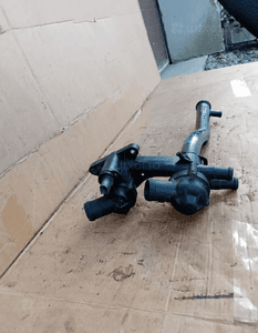 Obudowa termostatu termostat rurka wody Audi A3 8P 1.6 FSI 2