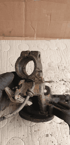 Zwrotnica piasta prawy przód kompletna VW FOX 6