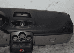 Renault clio iii deska rozdzielcza kokpit konsola 5