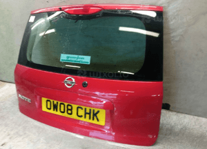 Klapa bagażnika tylna tył nissan note E11 Z10 czerwony 2