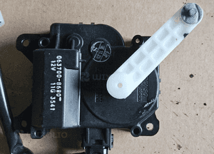 Toyota Avensis T25 silniczek sterownik nagrzewnicy  63700-8680 3