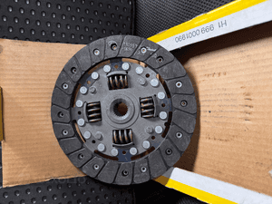 Oryginalna tarcza sprzęgła LuK 318000216 do VW GOLF I 3