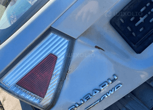 Subaru impreza gh klapa bagaznika kompletna 6
