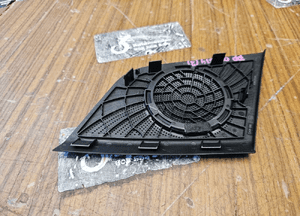 Maskownica Głosnika 8T0857227A 8T0857228A Kratka Oslona Konsoli Deski Kokpit Bang & Olufsen Audi A4 B8 A5 22