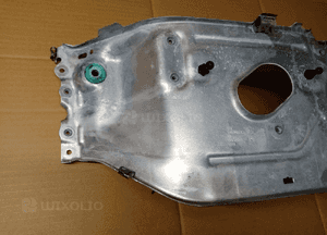 Osłona termiczna komory silnika BMW M5 G30 F90 4.4 V8 7852130 2
