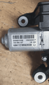 SILNICZEK WYCIERACZKI TYLNEJ  OPEL ASTRA J  nr 13256917 2