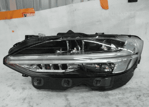 Volvo S90 V90 bdb 32338924 lampa przednia lewa 1