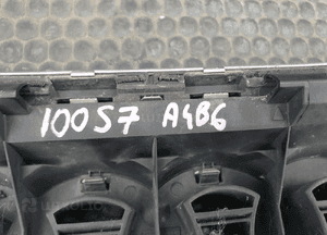 Atrapka 8E0853651F Atrapa Gril Maski Chrom Ramka Emblemat Znaczek Audi A4 B6 12