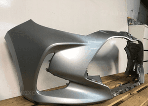 Zderzak przód przedni toyota yaris iv 4 2020-  znaczek oryginał cały 2