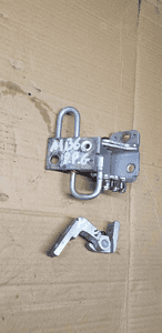 Zawias zawiasy drzwi prawy przód para Audi A4 B6 8E0831412B 2