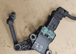 Peugeot 308 T9 Peugeot 308 T9 czujnik zawieszenia 9801529480 9675785780A 1