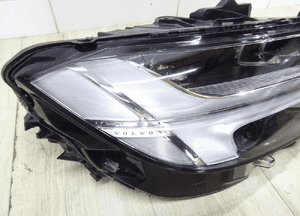 Volvo S90 V90 lampa prawa przód full led 31468901 4249 4