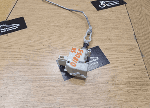 Siłownik 7M0862159 4B9962115B Silniczek Elektryczny Cięgno Zamka Klapy Bagażnika Audi A4 B6 Kombi Sedan 4B9962115B 8