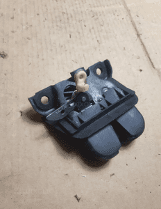 ZAMEK KLAPY AUDI A6 C5 Avant 4B9877505M 2