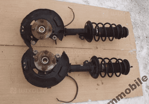 Amortyzator Mcperson prawy lewy Toyota Yaris II