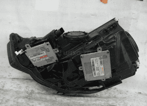Audi A3 8V xenon na części z przetwornicami lampa przednia prawa 4
