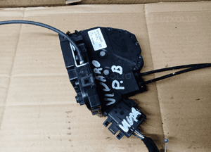 Zamek drzwi przesuwnych prawych prawy Renault Trafic III Vivaro B 825023859R 93459205 3