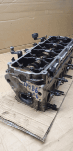 Głowica silnika kompletna wałek Audi A4 B6 1.6 06B103373T 5