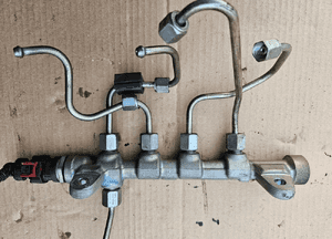 Opel Astra J 4 IV 2.0 CDTI listwa wtryskowa 0445214221 1