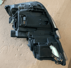MERCEDES E 207 lampa prawa skrętna bixenon uszkodzona ils 6