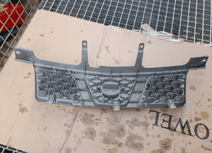 Nissan x-trail atrapa przednia grill 01-03 2